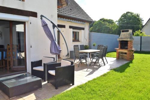 Maison avec jardin clos entre Caen et la mer gîte à louer Thaon
