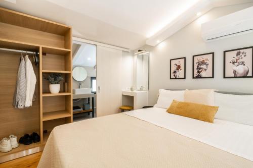 Bright & elegant loft suite in the city center