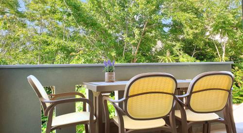 Erkély/terasz, Almeta Suites near Híosz-szigeti nemzeti repülőtér