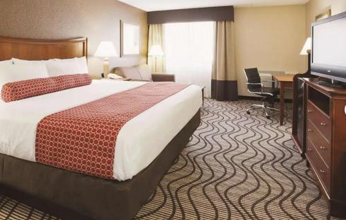 ลา ควินตา อินน์ แอนด์ สวีท บาย วินด์แฮม มินนิอาโพลิส-มินนิทองกา (La Quinta Inn & Suites by Wyndham Minneapolis-Minnetonka) in มินนิตองกา (MN)