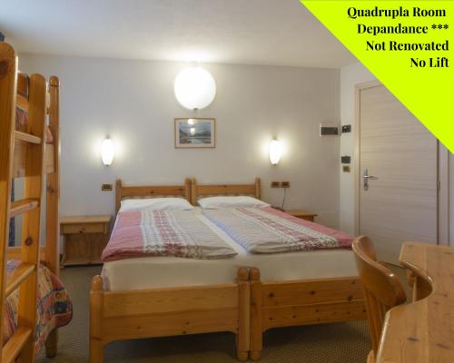 1 queen bed, 1 bunk bed