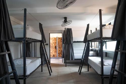 1 bunk bed