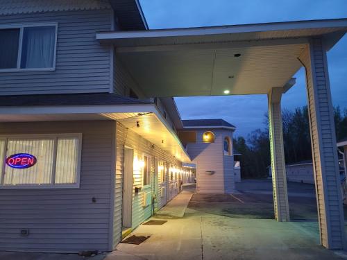 Вхід, Mackinaw Budget Inn in Маккіно Сіті (Мічіган)