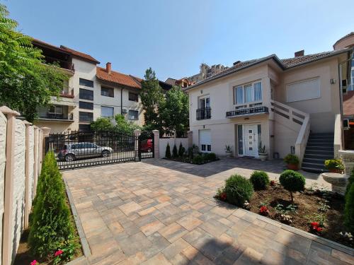 . "Astor16" Apartments