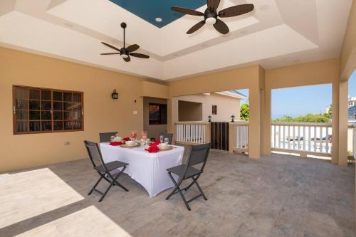 Instalaciones, Villa De-Luxe Paradise in Discovery Bay