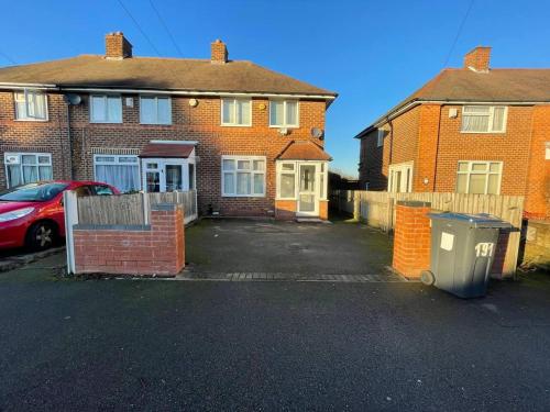 Beautiful 2-Bed House in Birmingham gîte à louer Stechford