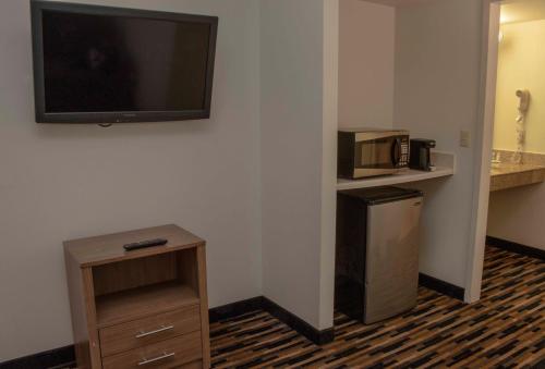 Quality Suites Lake Wright Norfolk Airport - image 6