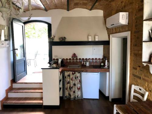 Casa Rosy nel borgo di Patrignone in Montalto delle Marche