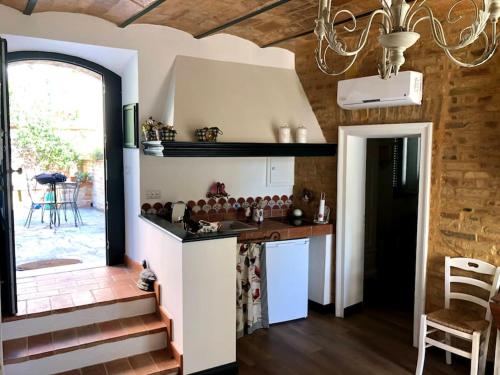 Casa Rosy nel borgo di Patrignone in Montalto delle Marche