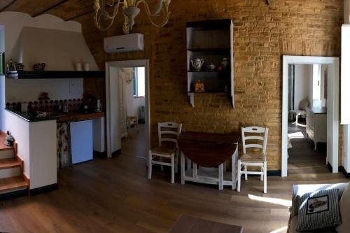 Casa Rosy nel borgo di Patrignone in Montalto delle Marche