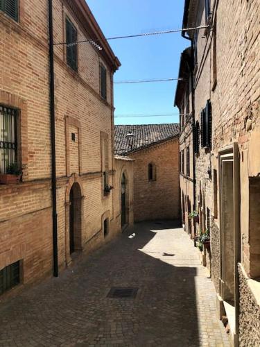 Casa Rosy nel borgo di Patrignone in Montalto delle Marche