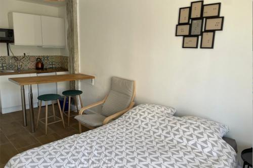 Nice 21m for 2 in the heart of Marseille