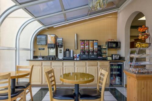 Howard Johnson by Wyndham McDonough GA - image 2
