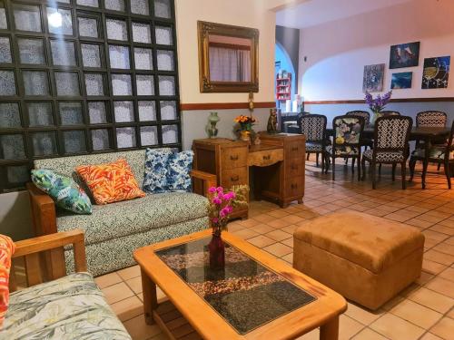 . casita de lola