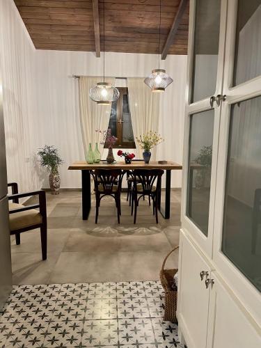 Facilities, Katikies Savrani in Theriso