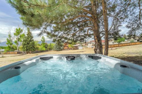 Spacious 5BR House with Peak Views in Colorado Springs in Colorado Springs, USA