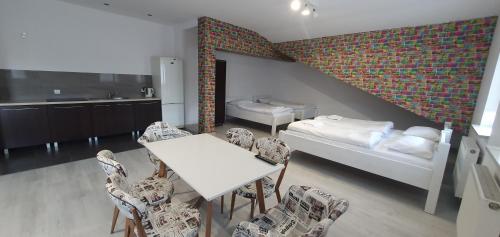6 twin beds