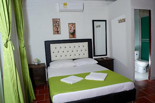 1 queen bed, 1 bunk bed