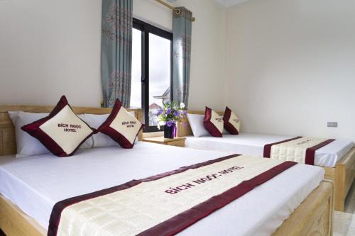 Bed, Bich Ngoc Hotel Quan Lan near Ngoc Vung Islet