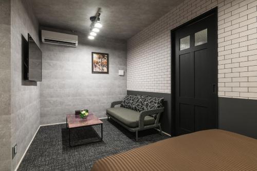 Standard Twin Room image 7