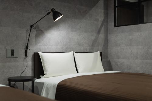 Standard Twin Room image 4