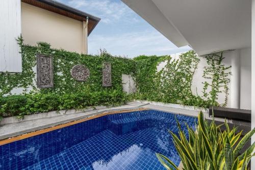 VILLA HAU |3 Bedroom Private Pool Villa | Walkable distance to Naiharn beach | Rooftop terrace