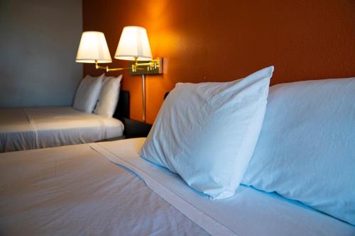 2 double beds