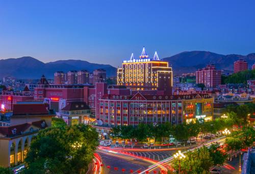 . Eason Holiday Hotel