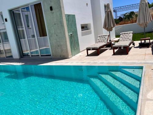 Luxury 2-floor Villa with Private Swimming Pool Luxury 2-floor Villa with Private Swimming Pool