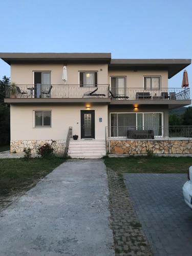  Roda Crossroad Apartments, Pension in Roda