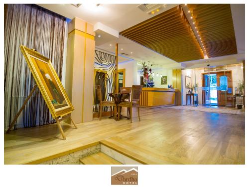 Lobi, Hotel Dardha in Dardhe