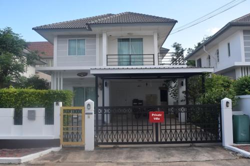 Holiday Cheerful PRIVATE HOME IN PATTAYA 3 Bedroom
