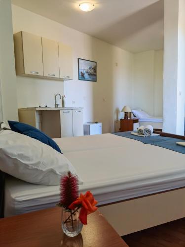 Hotel Bella - image 7