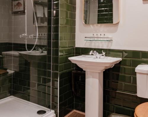 Fisherman's Haunt Hotel - image 13