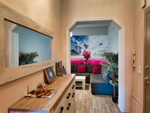 Luxury Lila House Under the Rocks