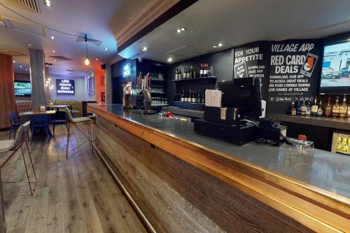 Village Hotel Swindon - image 10