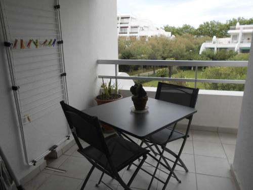 One-Bedroom Apartment image 7