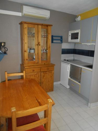 One-Bedroom Apartment image 5