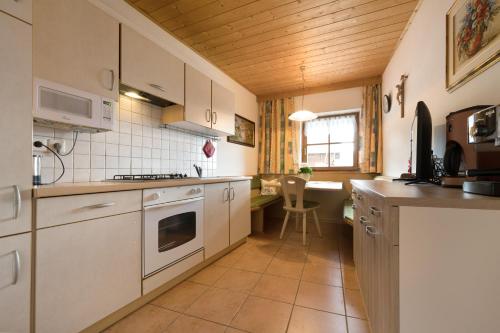 Kitchen, Apartment Dolomitenblick in Rio Di Pusteria