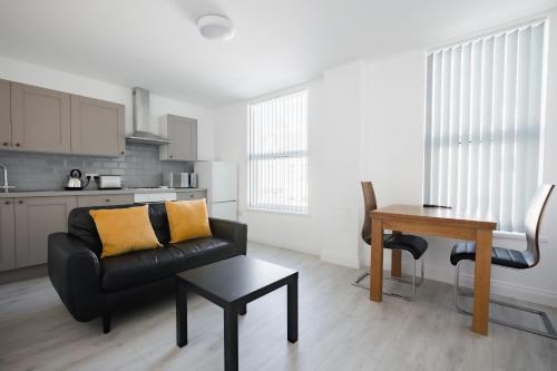 1 Bed Apt near Hospital and Stadium Free Parking Work or Leisure