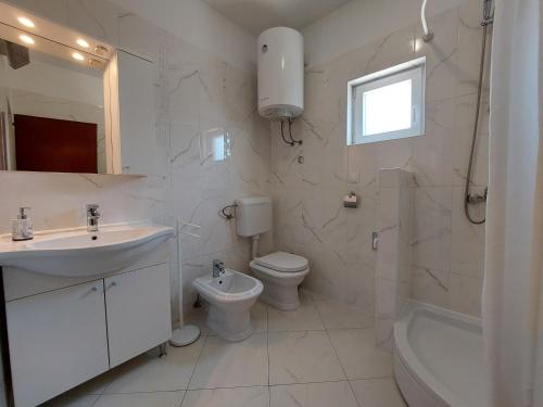 Apartment Marohnić - image 10