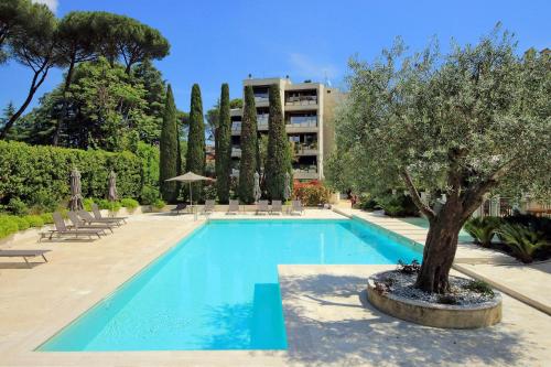 Luxury Aurelia Apartment with Swimming Pool