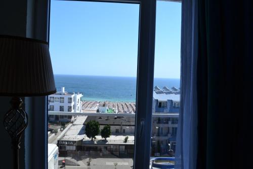 Apartment with Balcony *** image 2