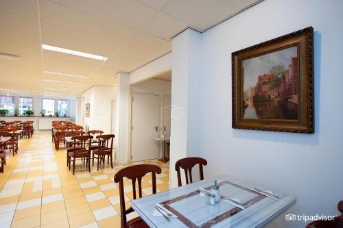Rho Hotel - image 13