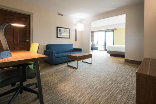 Holiday Inn Express & Suites Lexington North West-The Vineyard, an IHG Hotel