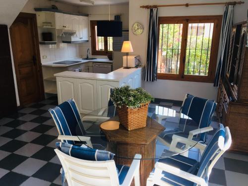 Three-Bedroom Chalet image 4