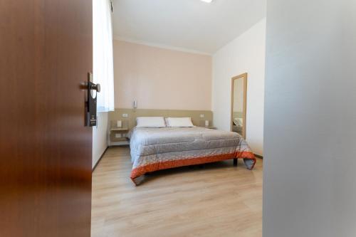 2 twin beds