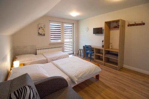 1 double bed, 1 twin bed, 1 sofa bed