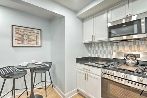 Takoma Park Apt with Wood Fire Pit Less Than 8 Mi to DC in Takoma Park, USA