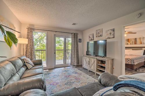 Branson West Condo - 2 Mi to Silver Dollar City in Branson West, USA